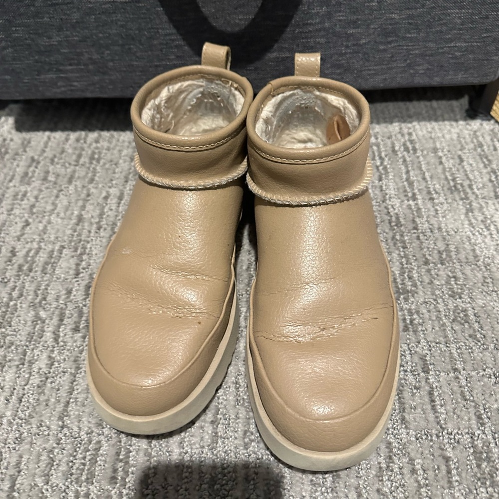 Tan Uggs size 6 pleather shorties